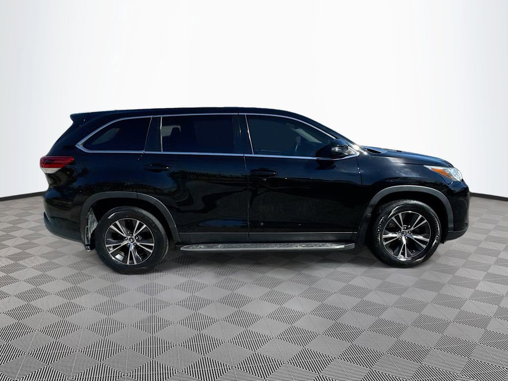 Used 2019 Toyota Highlander LE image 4