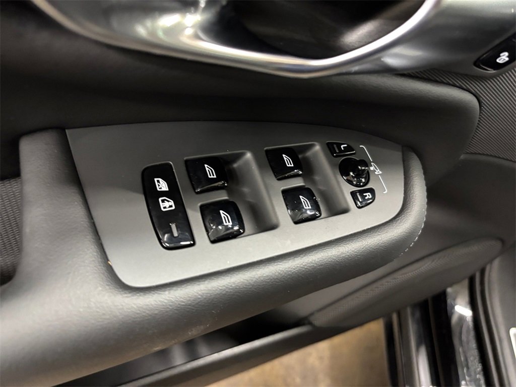 Certified 2025 Volvo XC90 B5 Plus w/ Protection Package Premier image 13