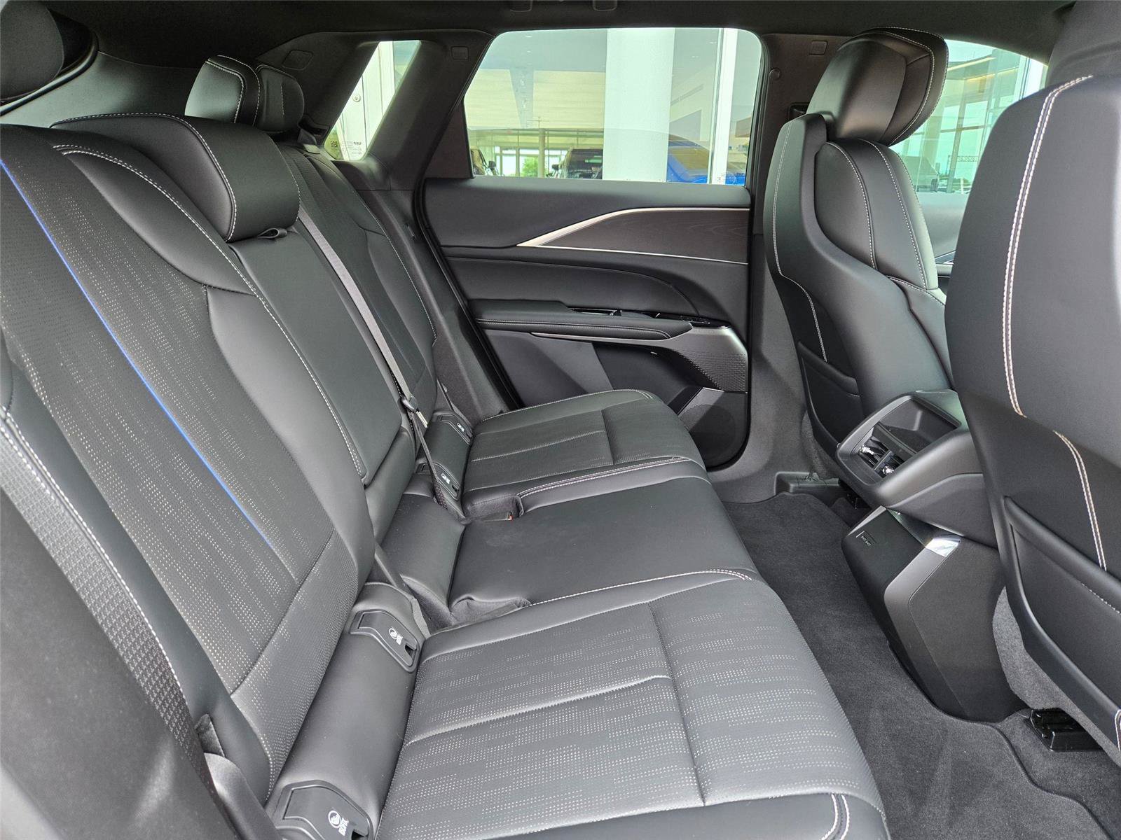 New 2026 Cadillac Lyriq Premium Luxury AWD/4WD image 30