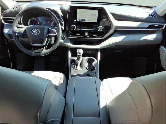 Used 2023 Toyota Highlander XLE image 22