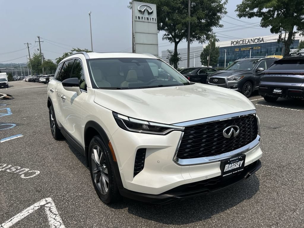Certified 2023 INFINITI QX60 Luxe w/ Cargo Package AWD/4WD image 2