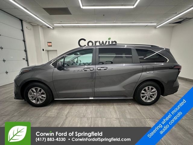 Used 2025 Toyota Sienna XLE image 2