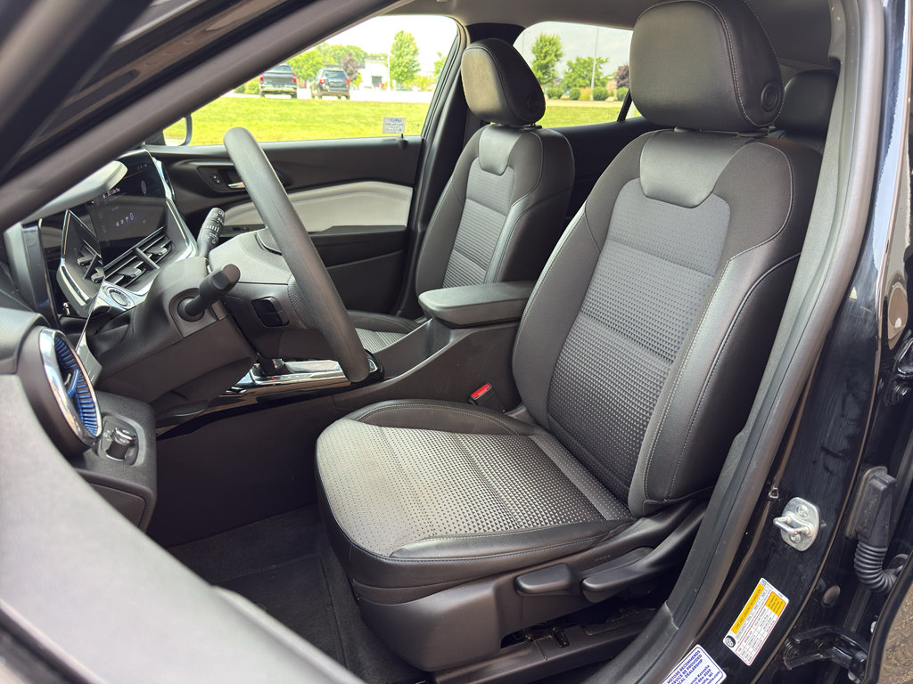 Used 2025 Chevrolet Trax LT FWD image 11