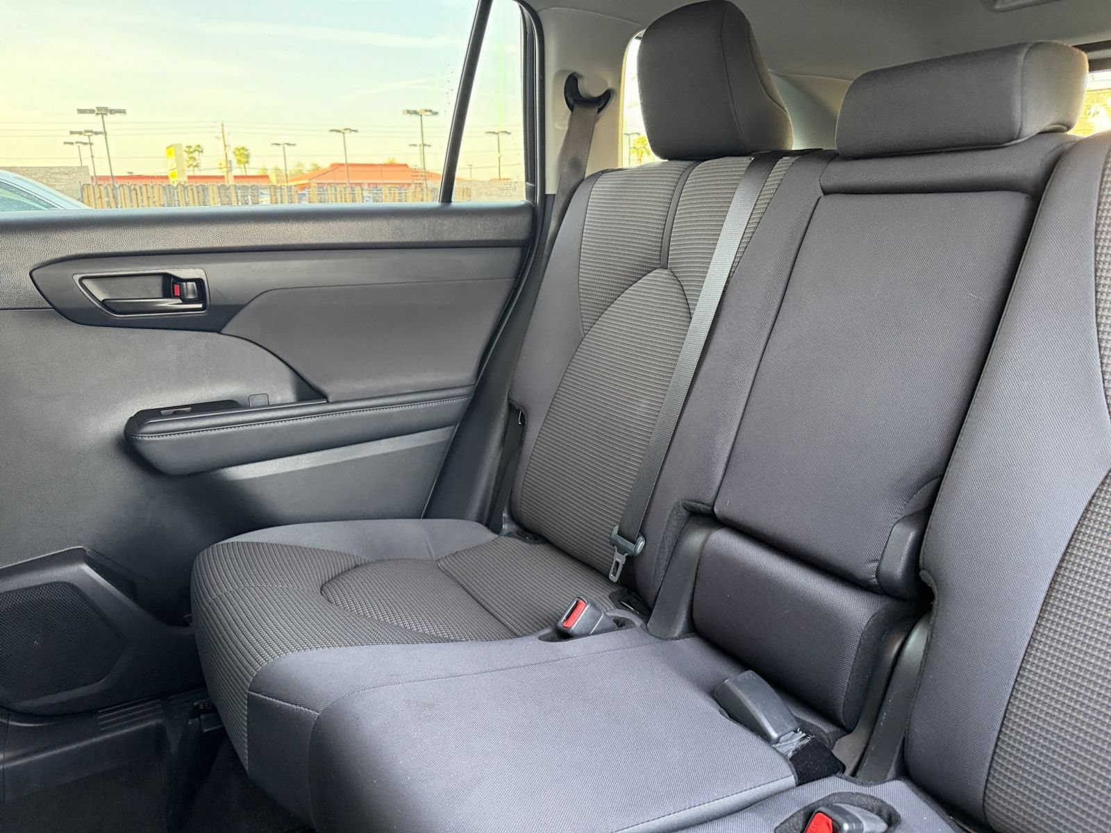 Used 2025 Toyota Highlander LE FWD image 41