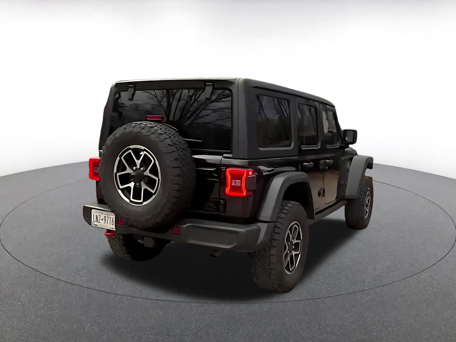 Used 2025 Jeep Wrangler Unlimited Rubicon AWD/4WD image 10