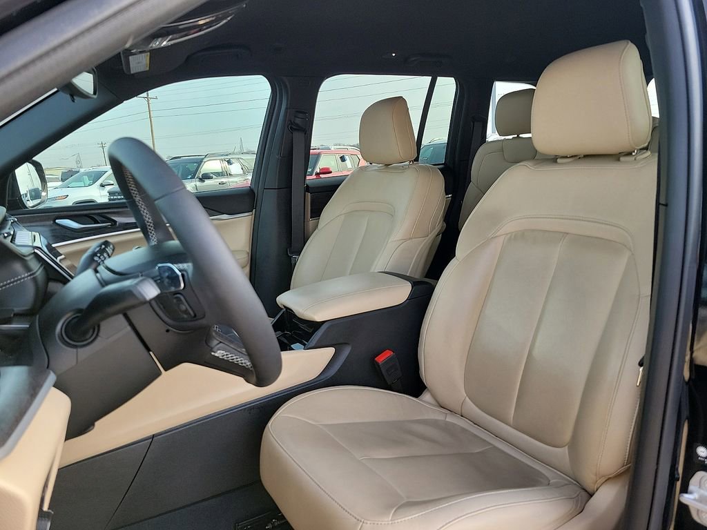 Used 2023 Jeep Grand Cherokee Limited AWD/4WD image 11