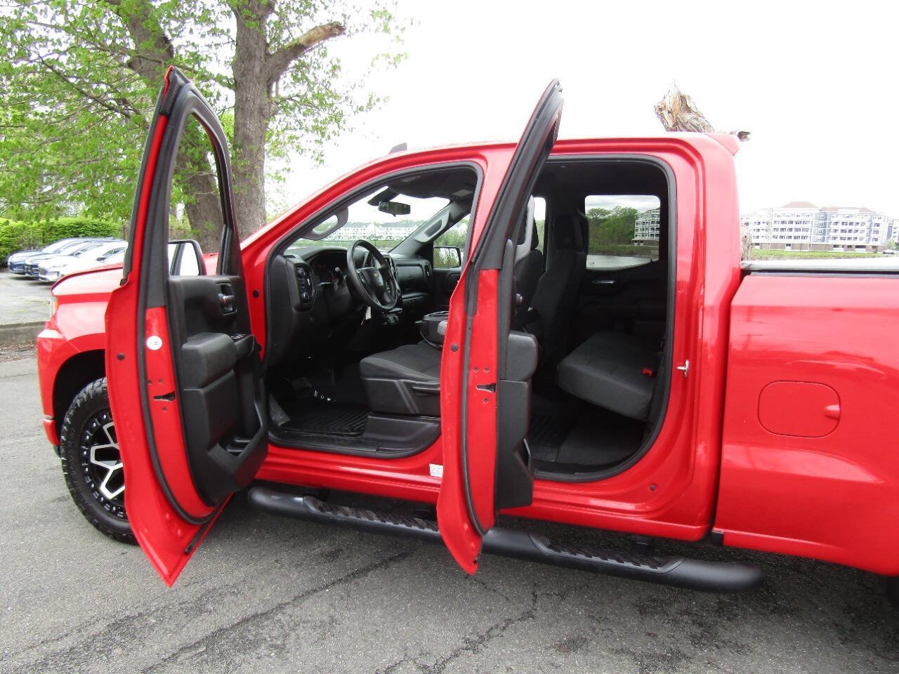 Used 2019 Chevrolet Silverado 1500 Custom w/ Custom Value Package AWD/4WD image 22