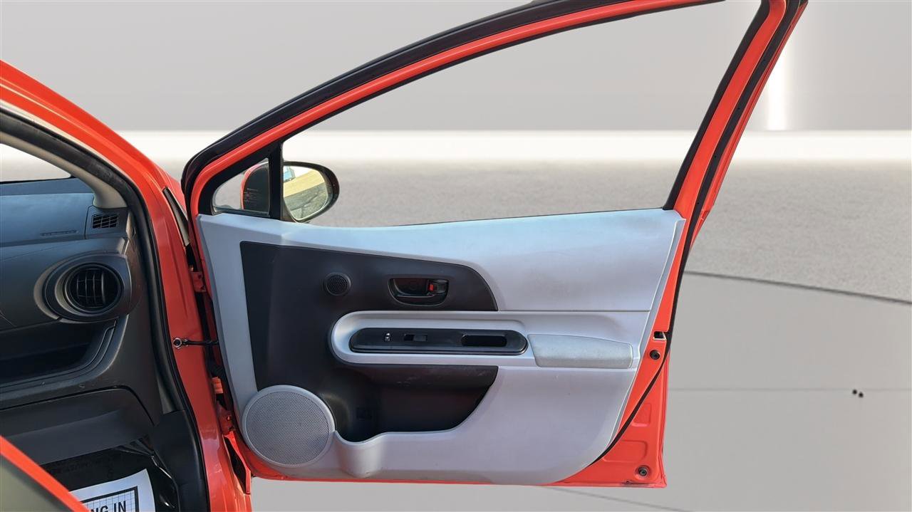 Used 2014 Toyota Prius C One image 16