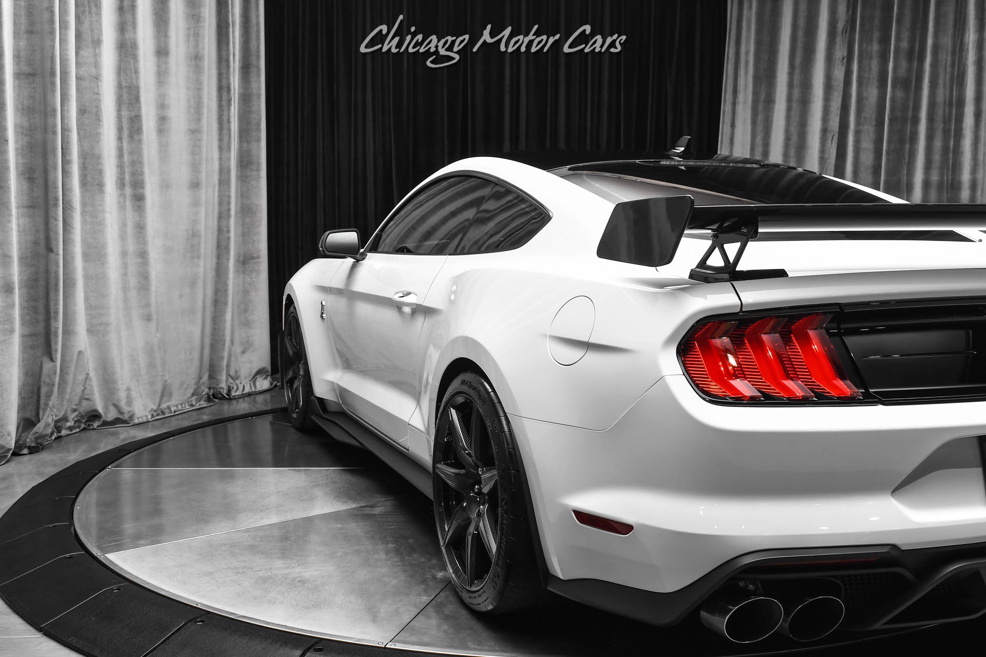 Used 2022 Ford Mustang Shelby GT500 w/ Carbon Fiber Track Pack RWD image 37