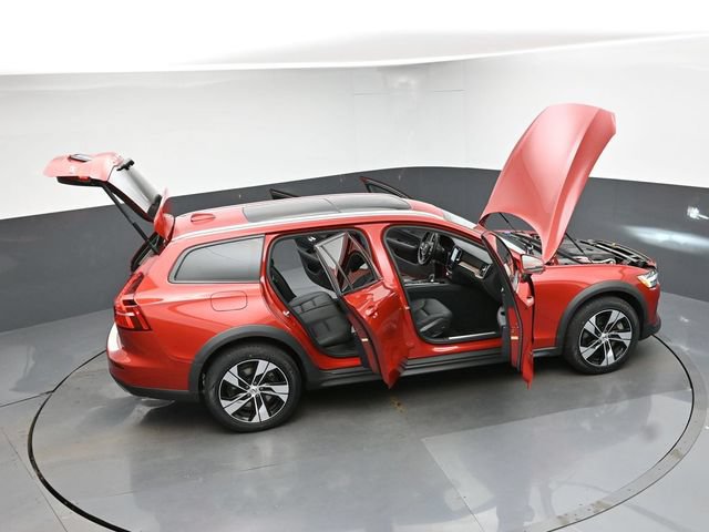 Used 2024 Volvo V60 B5 Cross Country Plus w/ Climate Package AWD/4WD image 47