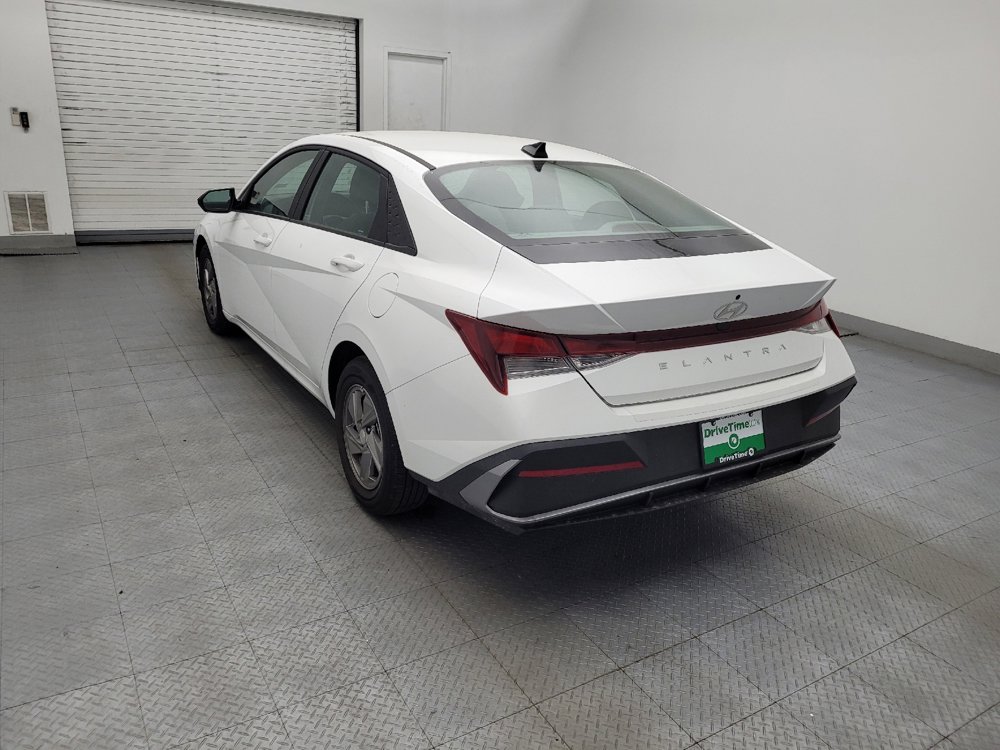 Used 2025 Hyundai Elantra SE image 5