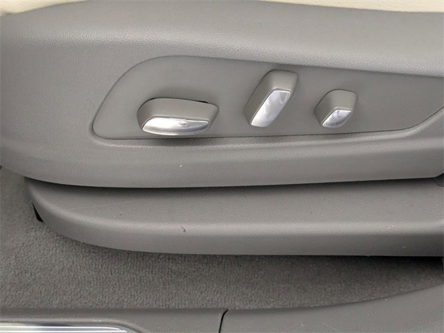 Used 2025 Cadillac XT5 Premium Luxury image 15