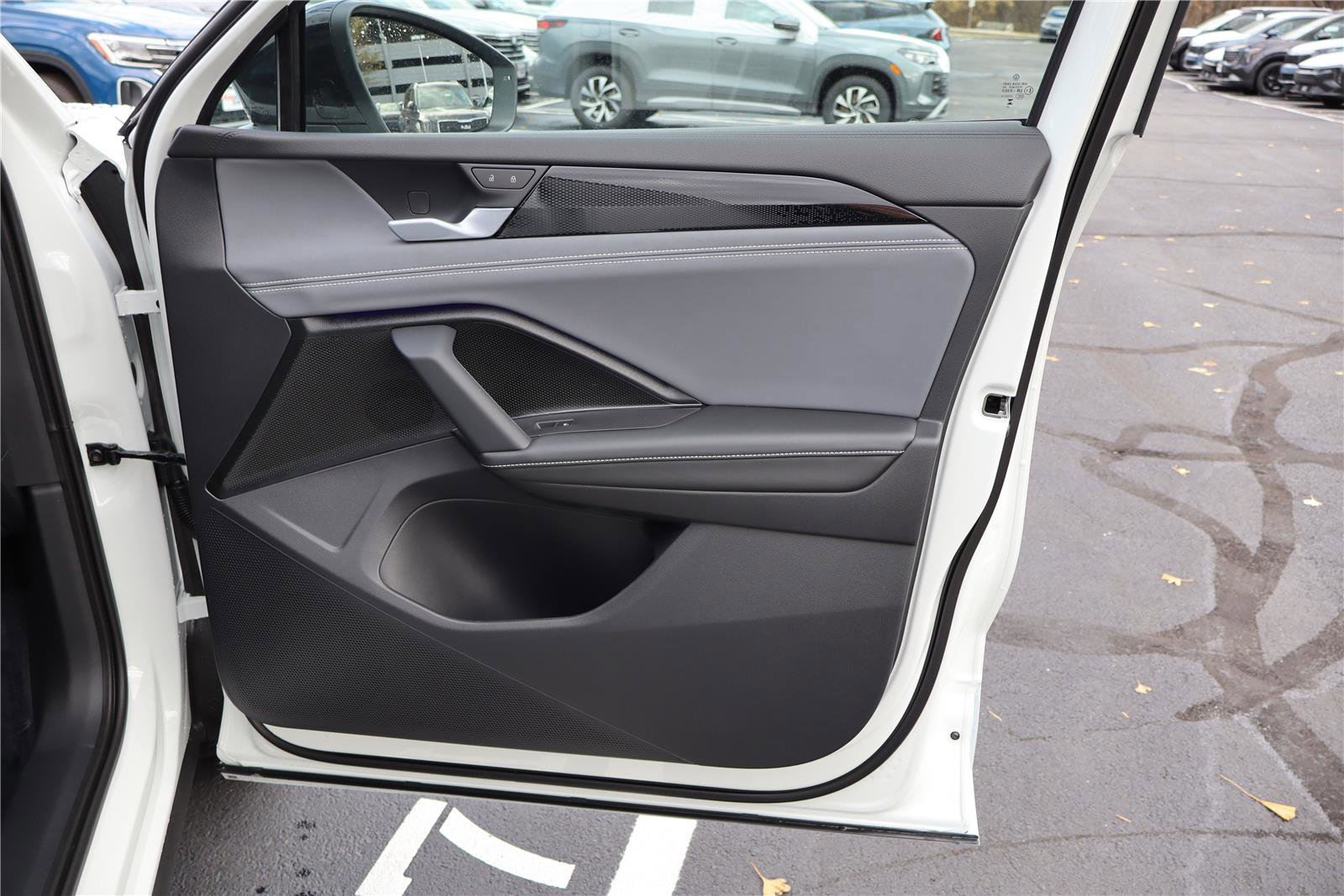 New 2026 Volkswagen Tiguan SE R-Line image 27