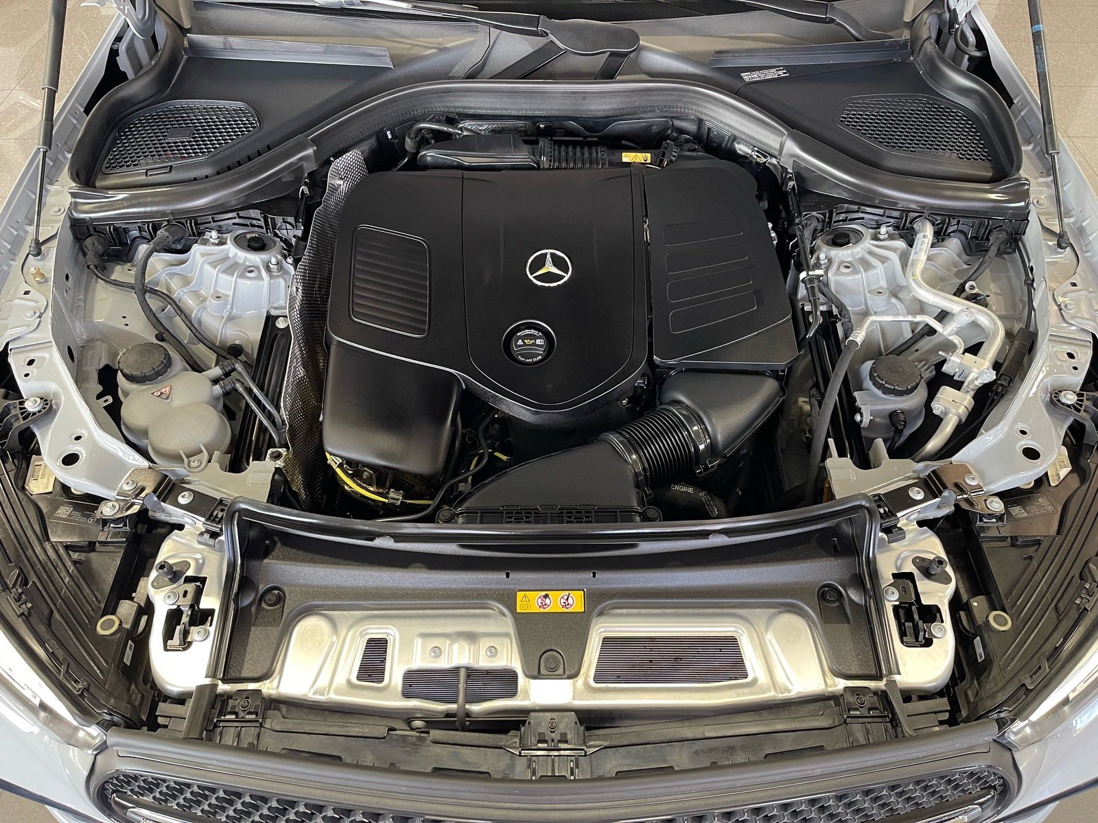 Used 2025 Mercedes-Benz GLC 300 4MATIC image 19