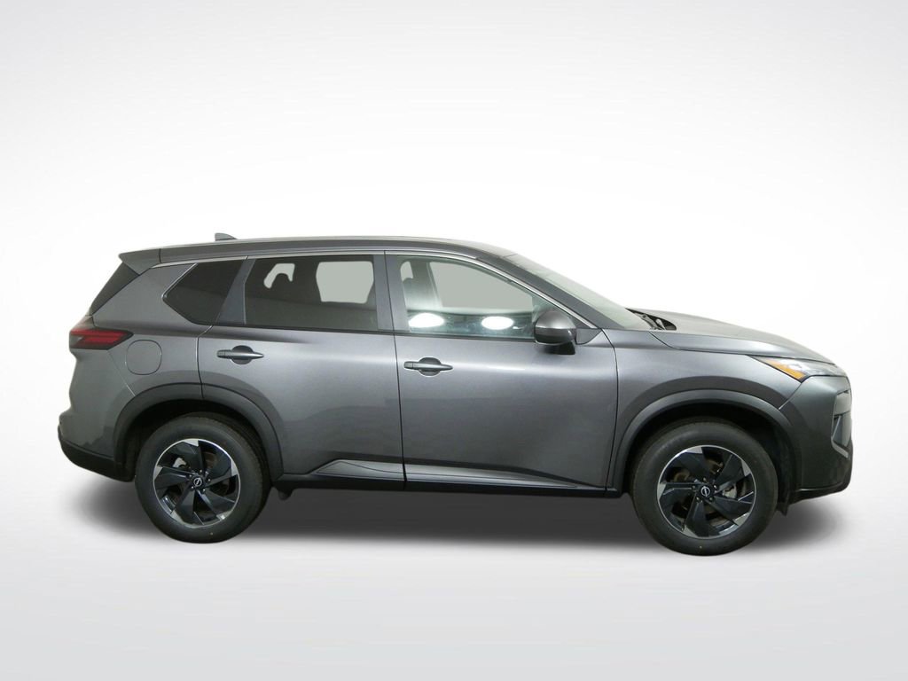 Used 2025 Nissan Rogue SV image 2