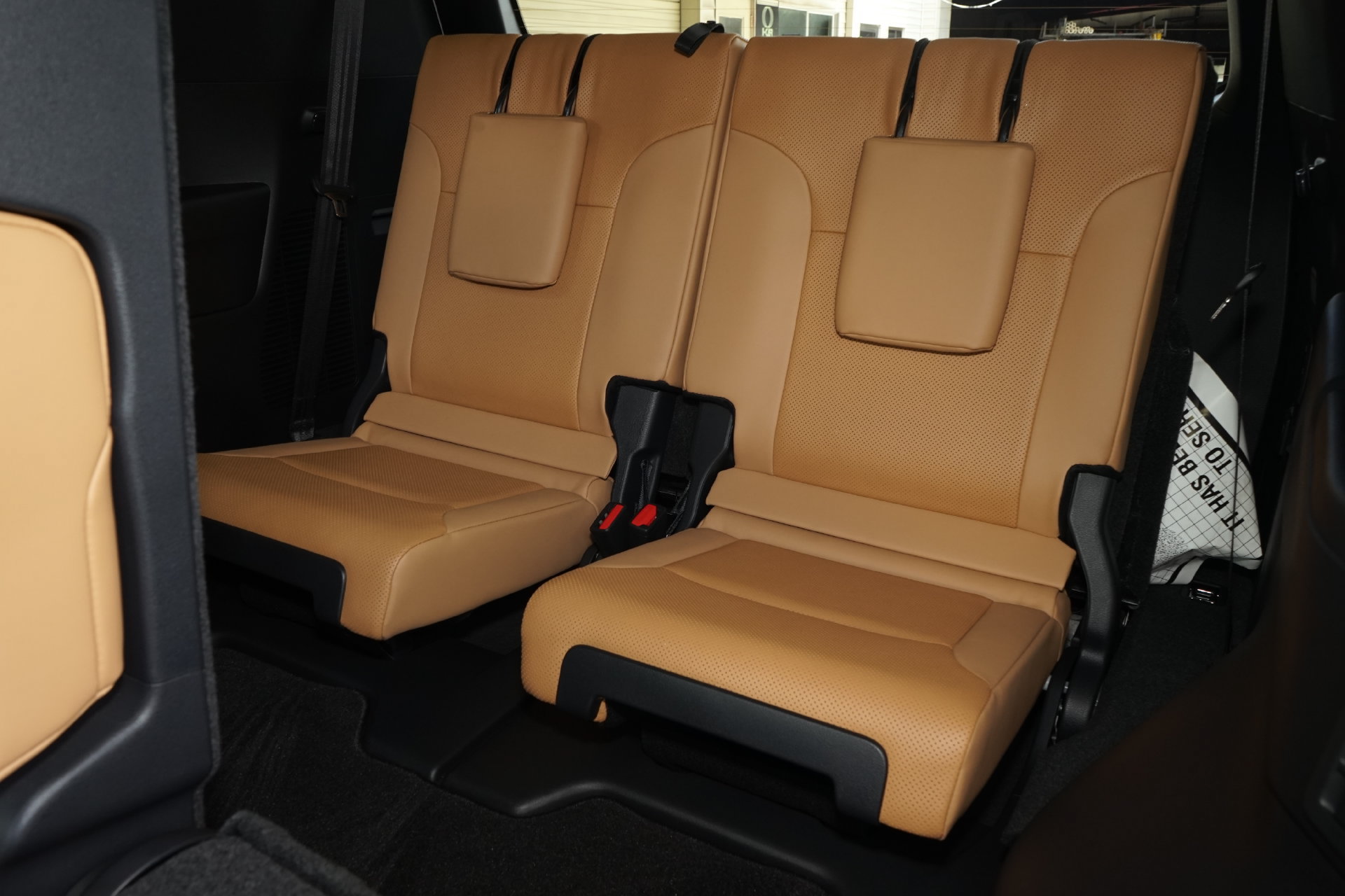 Used 2023 Lexus LX 600 4WD w/ Accessory Package (Z1) image 31