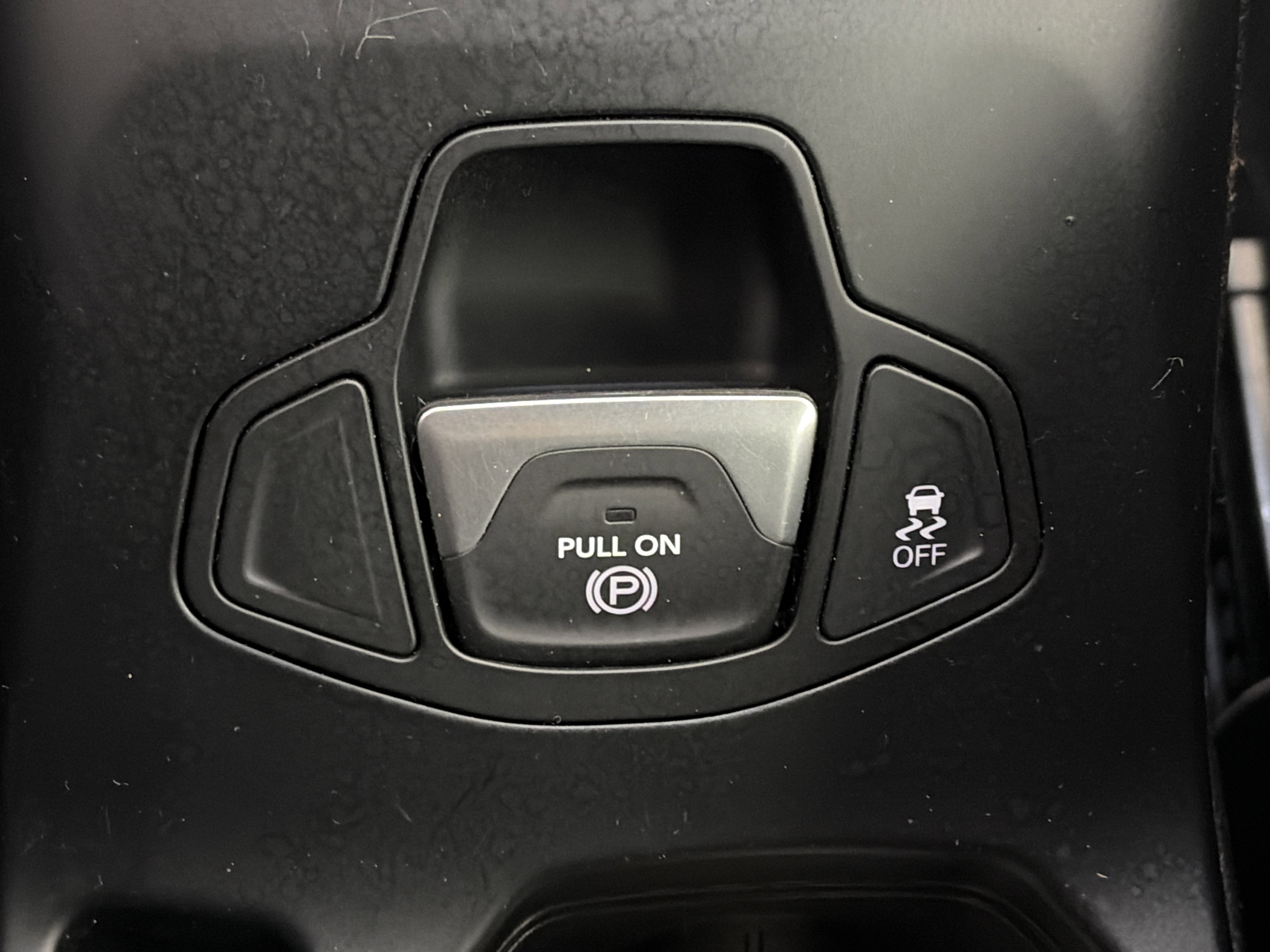 Used 2018 Jeep Renegade Latitude w/ Cold Weather Group image 27