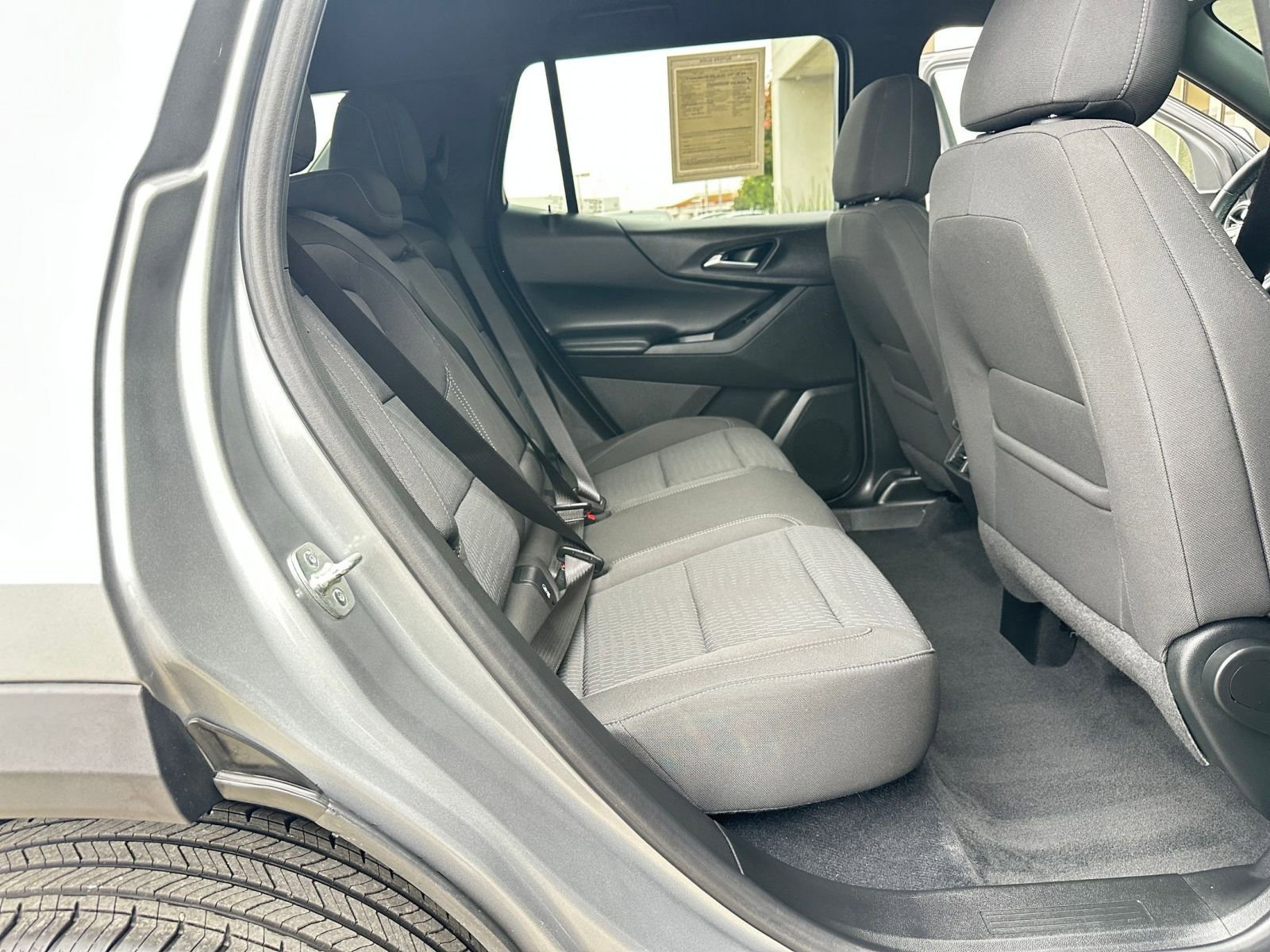 Used 2025 Chevrolet Equinox LT image 40