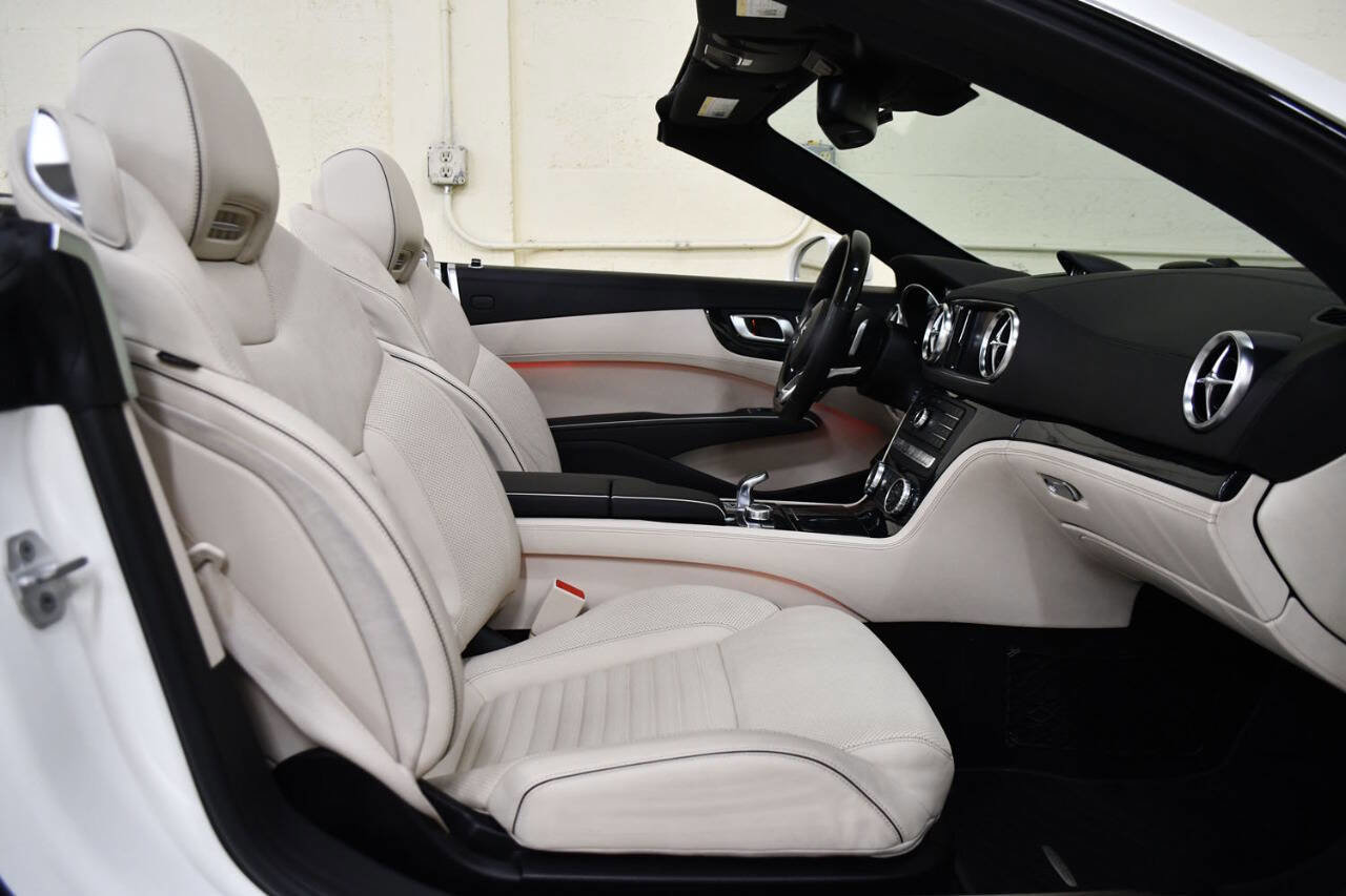 Used 2017 Mercedes-Benz SL 550 SL 550 2dr Convertible image 12