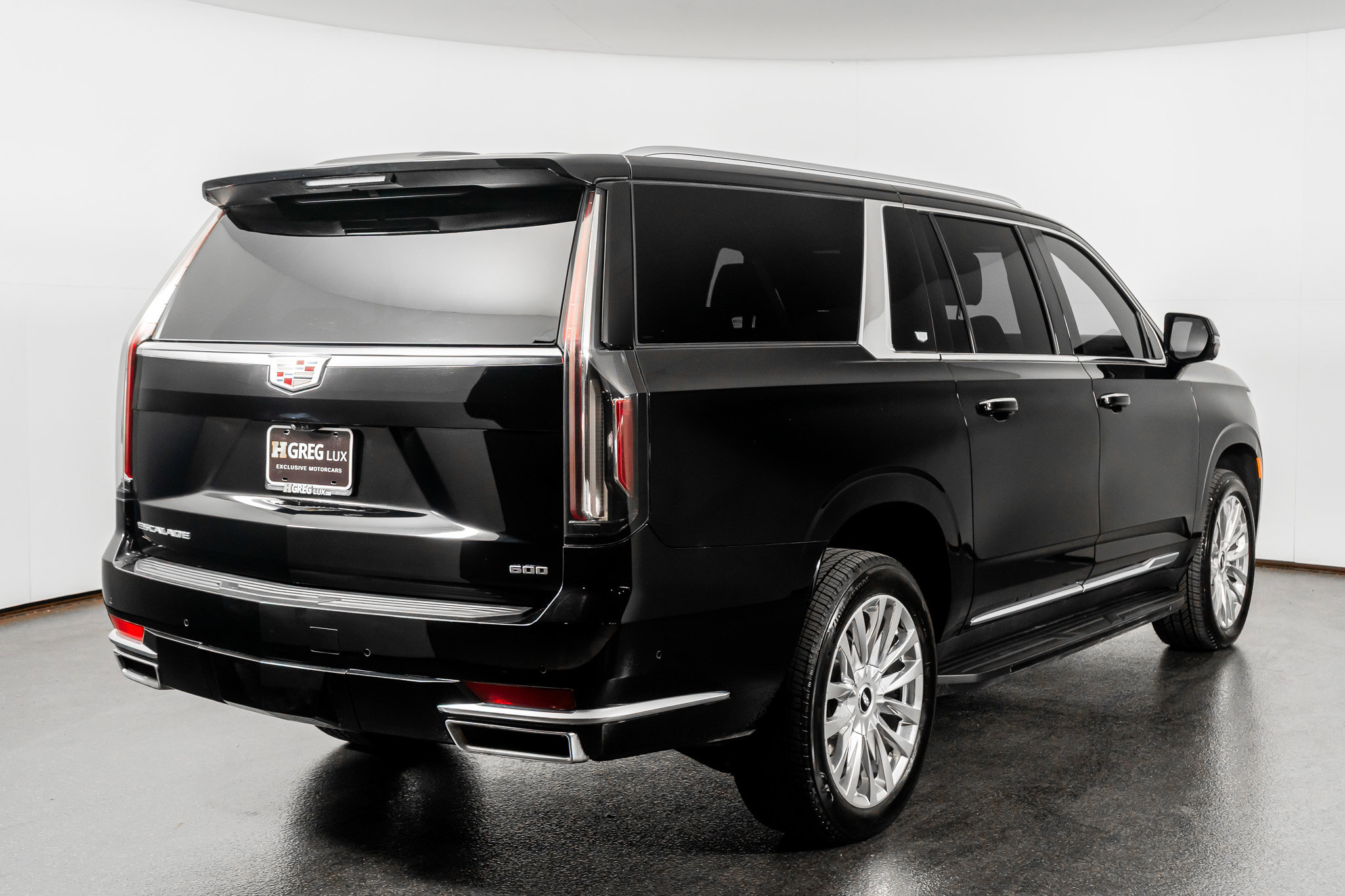 Used 2024 Cadillac Escalade ESV Premium Luxury image 10