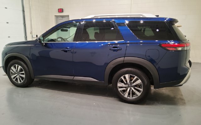 Used 2025 Nissan Pathfinder SL FWD image 7