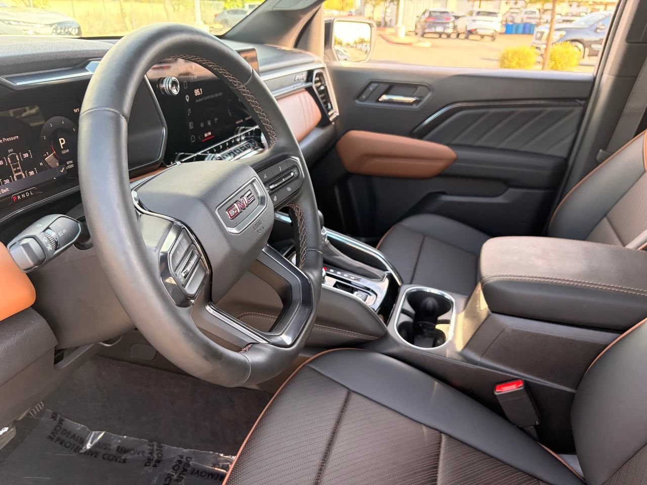 Used 2025 GMC Canyon AT4 w/ Nightfall Edition AWD/4WD image 18