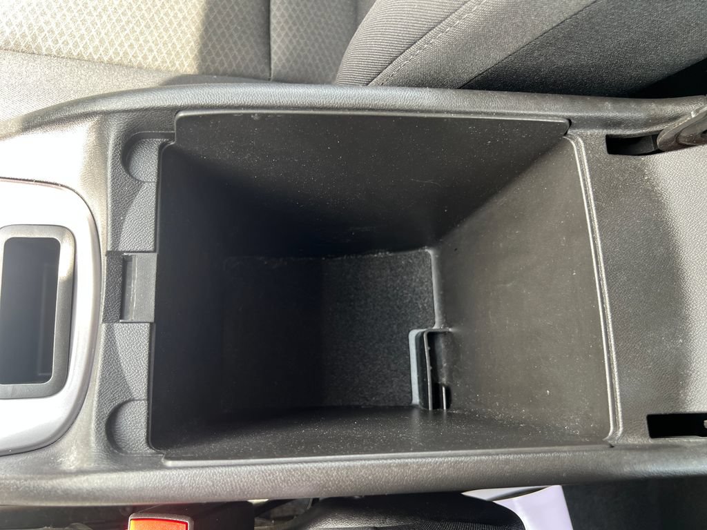 Used 2017 Chevrolet Malibu LT FWD image 25