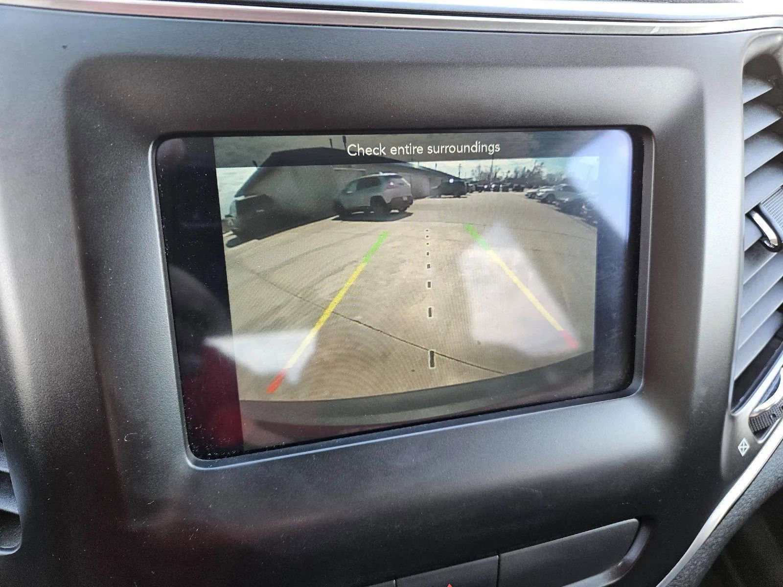 Used 2019 Jeep Cherokee Latitude Plus w/ Comfort/Convenience Group image 19