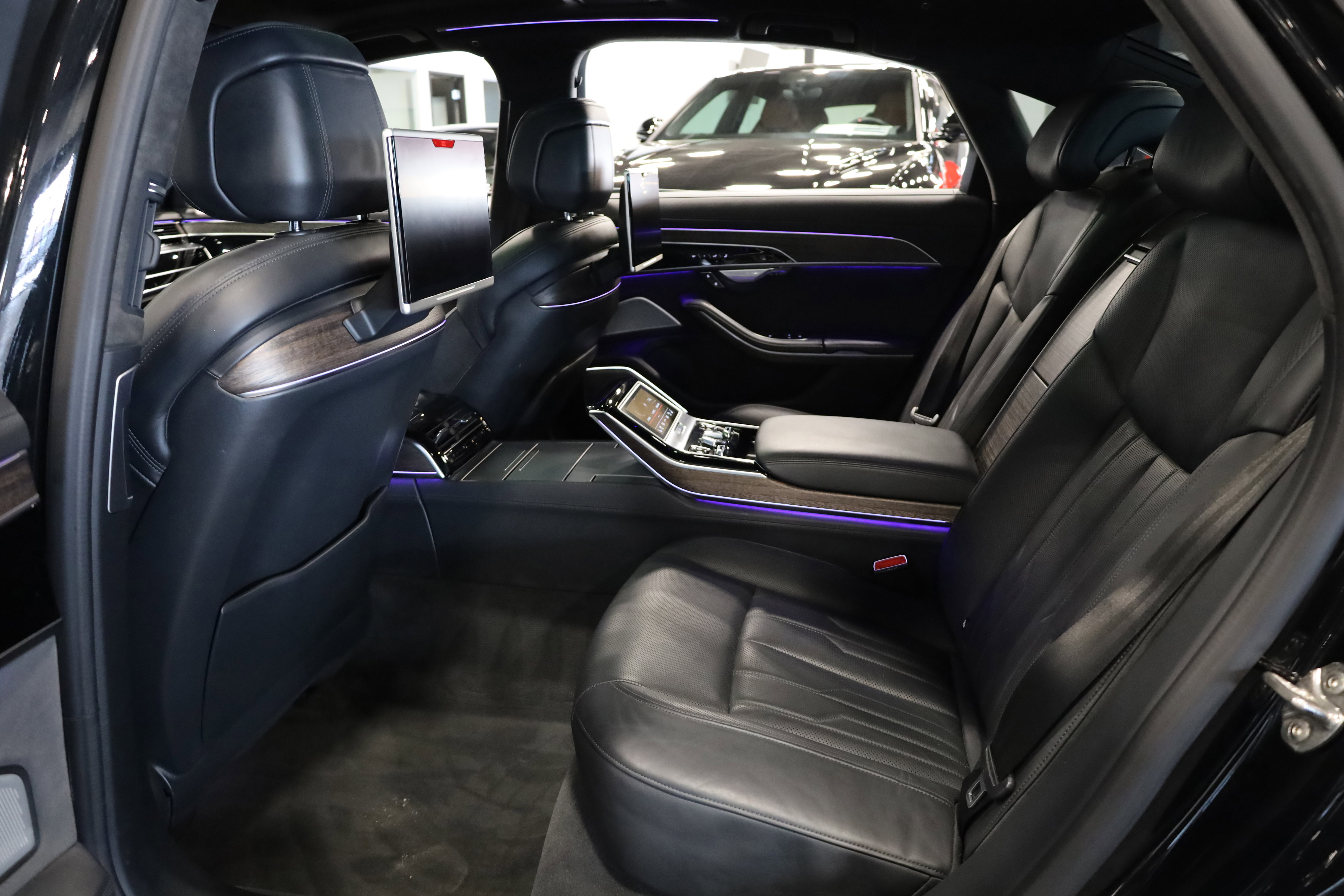 Used 2020 Audi A8 L 4.0T w/ Sport Plus Package image 40