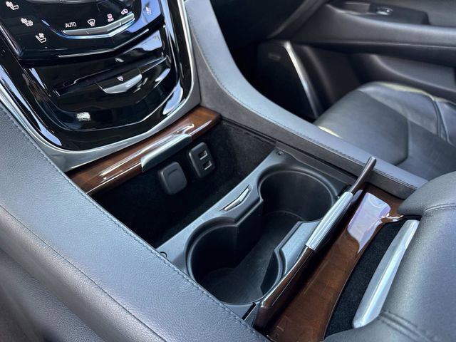 Used 2019 Cadillac Escalade Premium Luxury w/ Escalade Sport Edition image 33