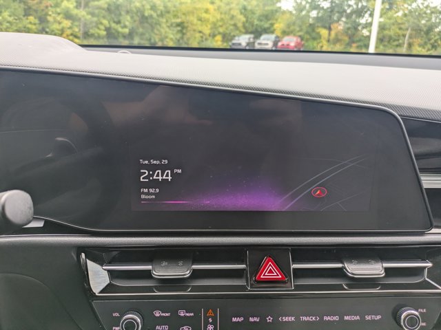 Used 2025 Kia Niro EX FWD image 24