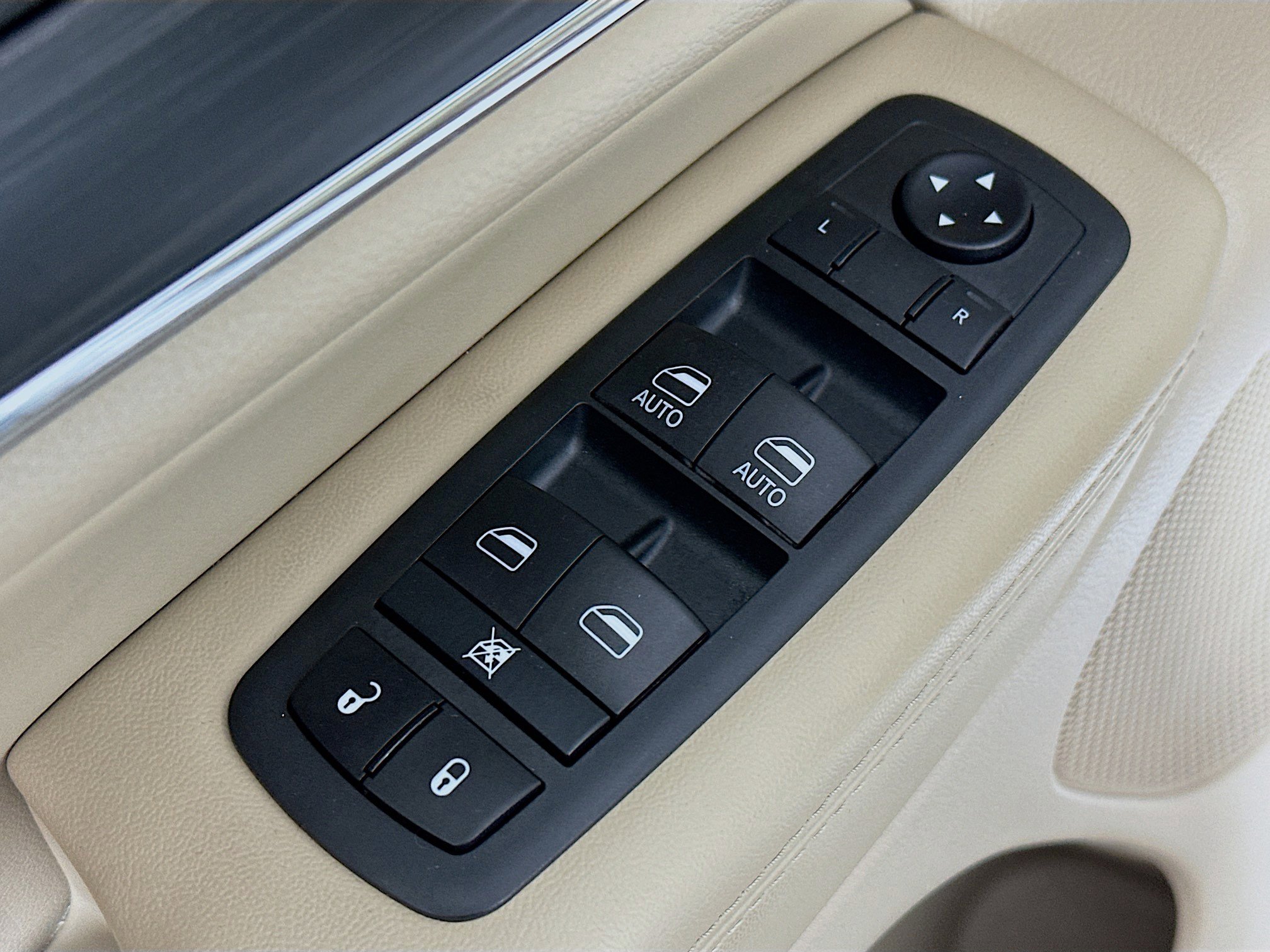 Used 2020 Jeep Grand Cherokee Limited image 18