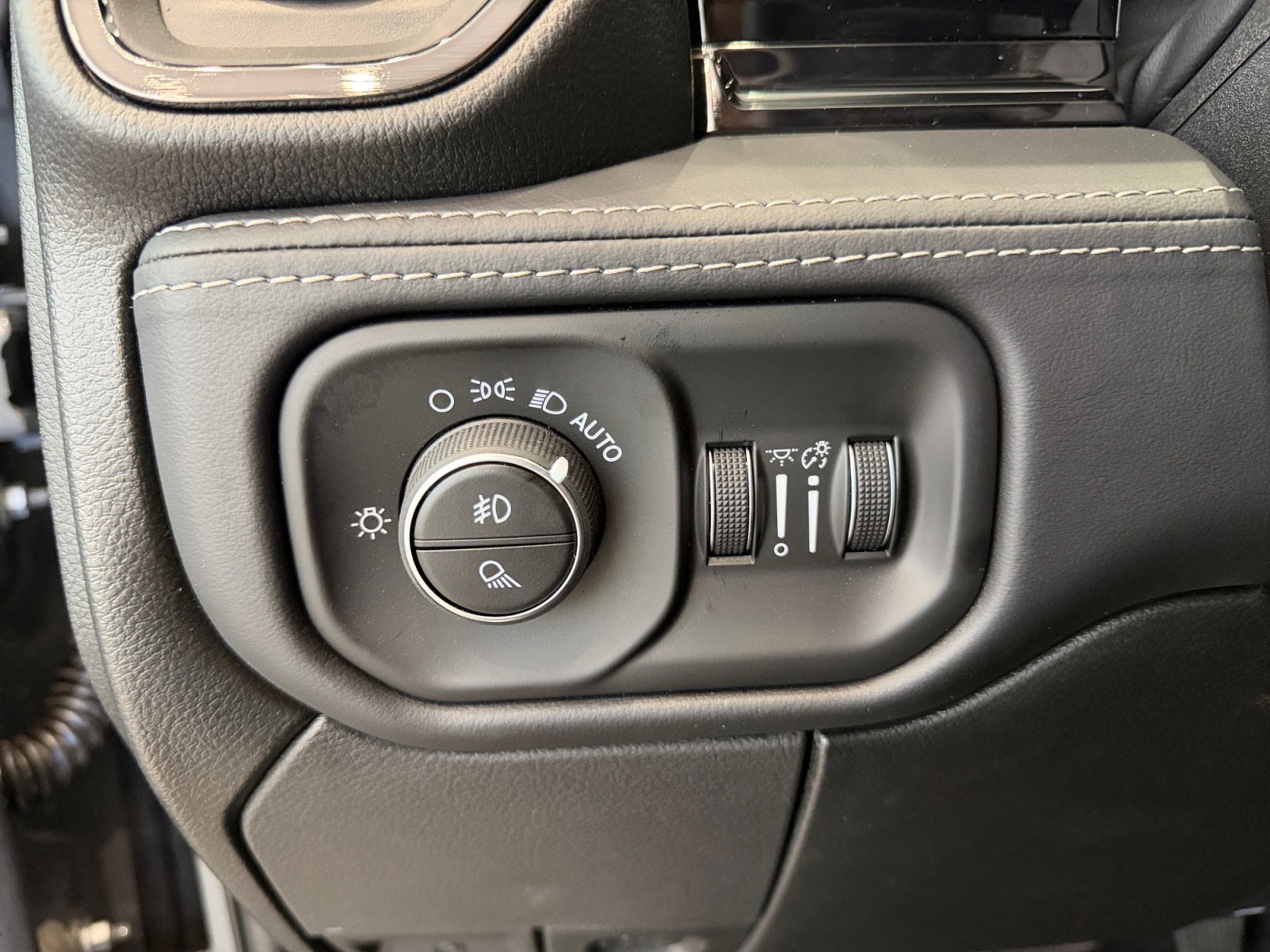 New 2026 RAM 3500 Limited AWD/4WD image 12