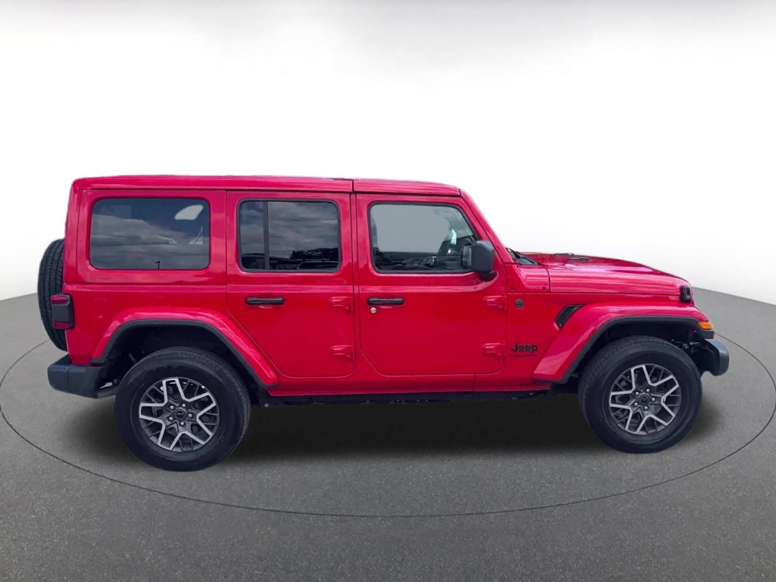 Used 2025 Jeep Wrangler Unlimited Sahara AWD/4WD image 16