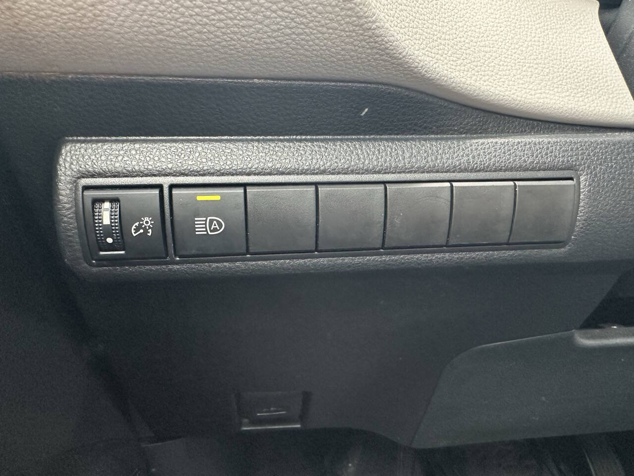 Used 2023 Toyota Corolla LE w/ Carpet Mat Package (TMS) FWD image 40