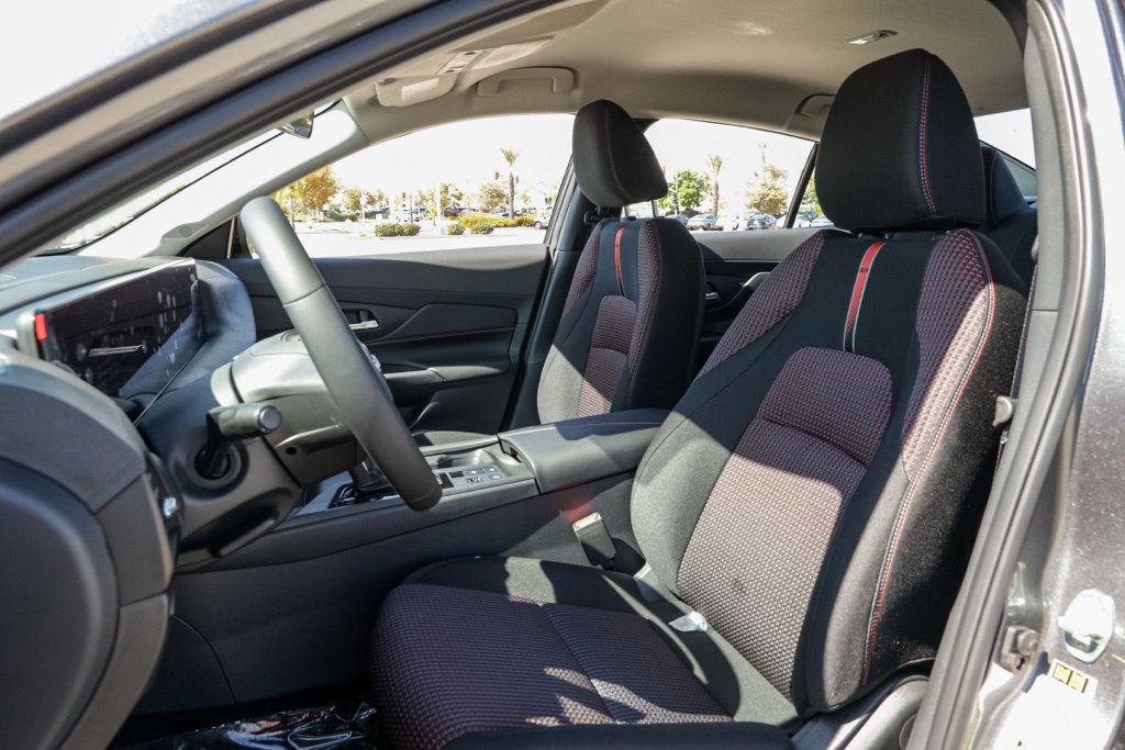 New 2027 Nissan Sentra SR w/ Floor Mat Package FWD image 18
