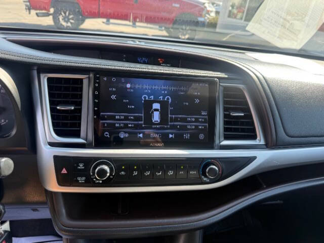 Used 2016 Toyota Highlander LE FWD image 13