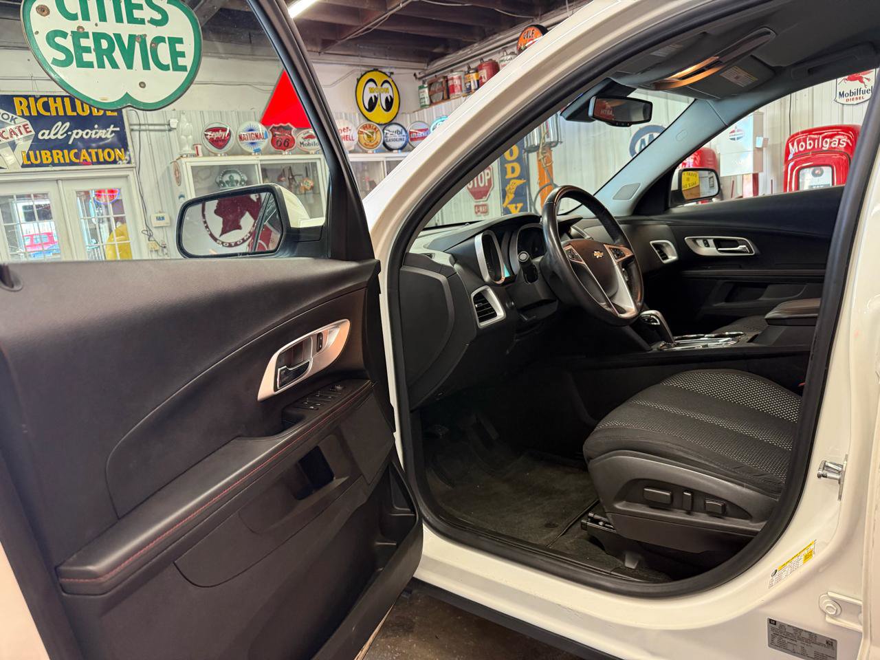 Used 2015 Chevrolet Equinox LT w/ Driver Convenience Package AWD/4WD image 10