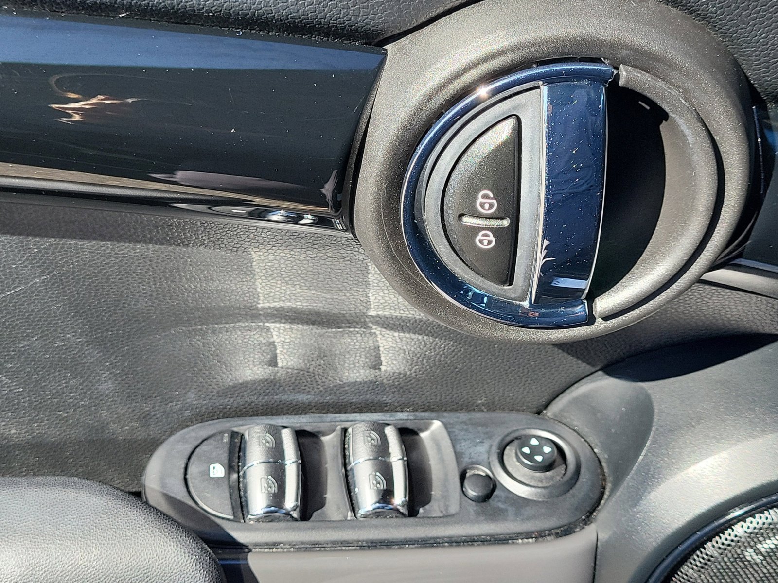 Used 2020 MINI Cooper S w/ Storage Package image 20