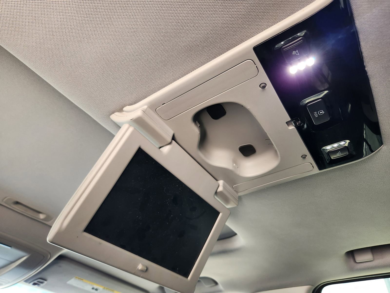 Used 2015 Chevrolet Suburban LTZ AWD/4WD image 35