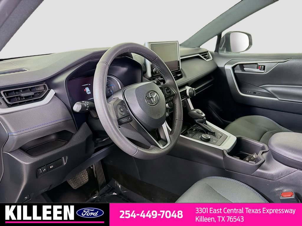 Used 2023 Toyota RAV4 SE image 10