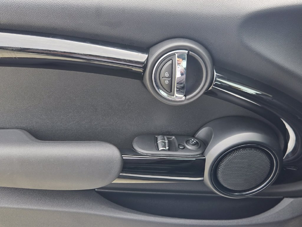 Used 2019 MINI Cooper 2-Door Hardtop FWD image 25