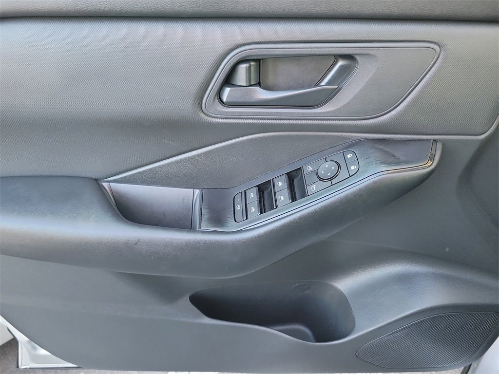 Certified 2025 Nissan Rogue S image 15