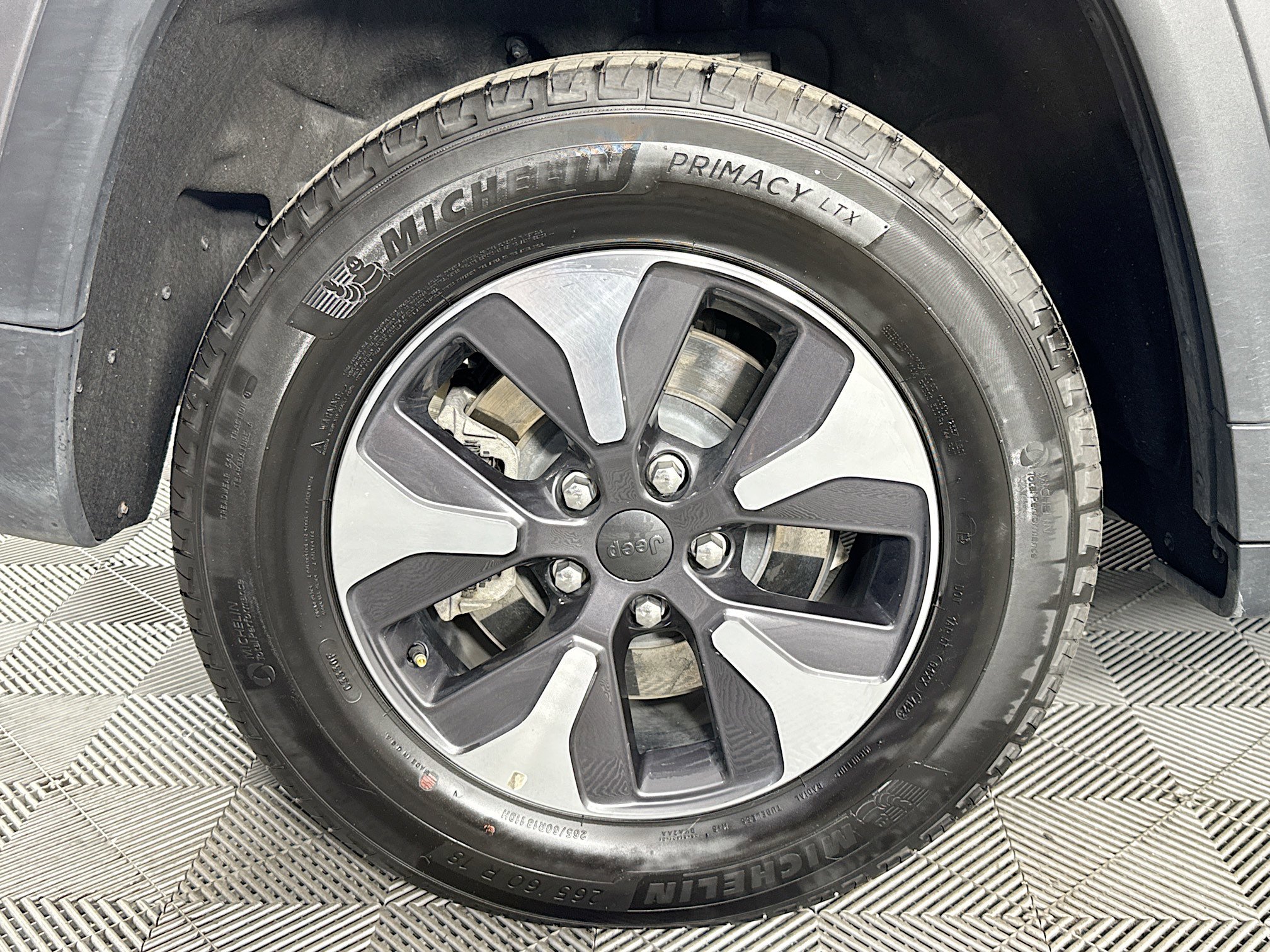 Used 2024 Jeep Grand Cherokee Limited 4xe image 32