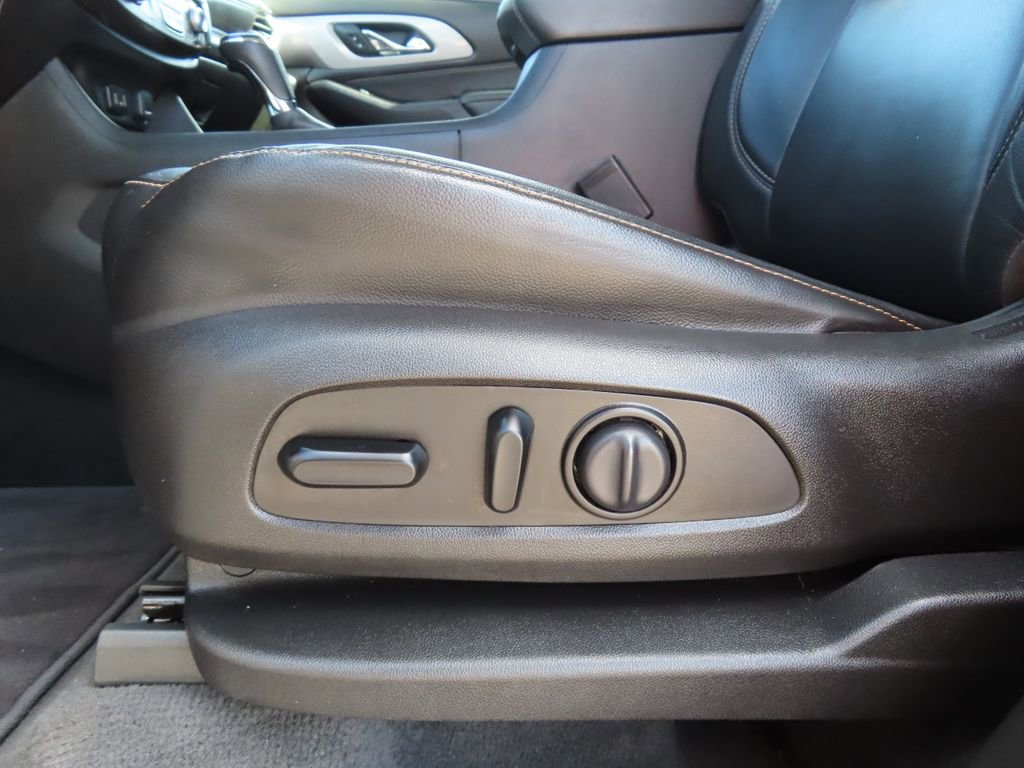 Used 2019 Chevrolet Traverse LT w/ LT Premium Package AWD/4WD image 8