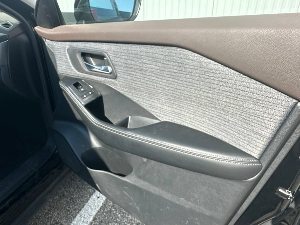 Used 2023 Nissan Rogue SV AWD/4WD image 30