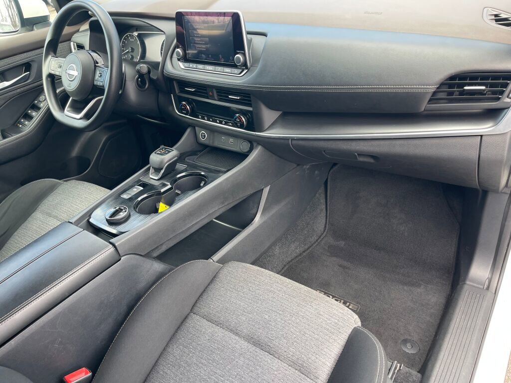 Used 2023 Nissan Rogue SV image 30