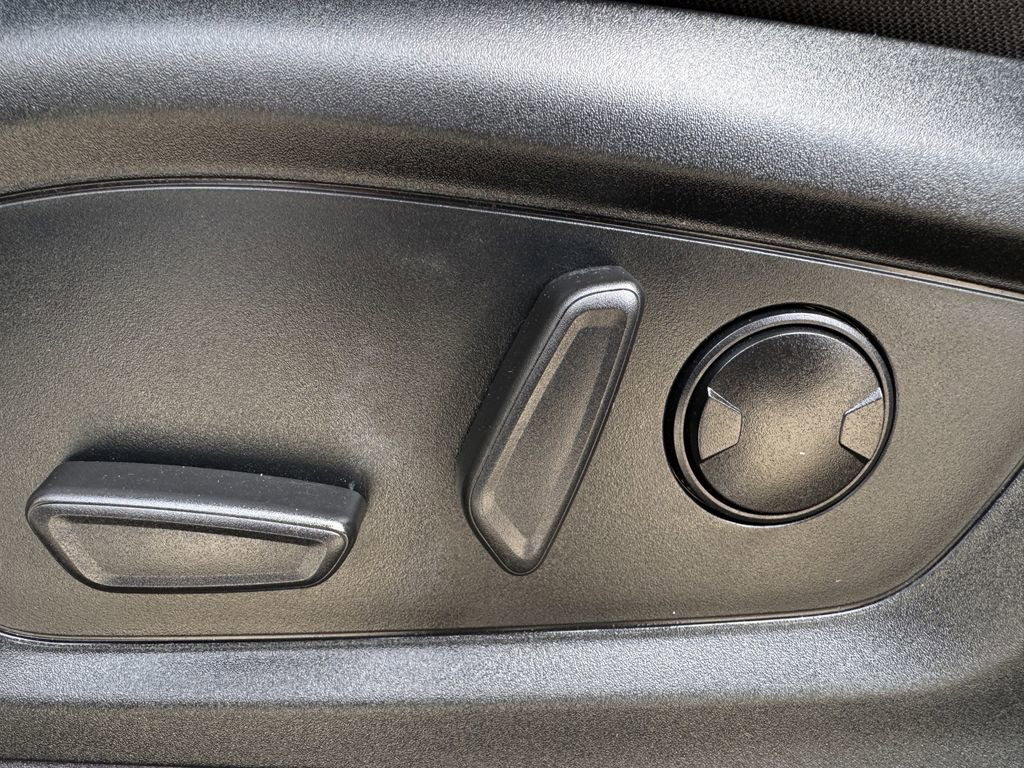 Used 2023 Ford Explorer XLT image 26