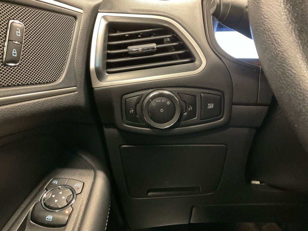 Used 2024 Ford Edge SEL image 9