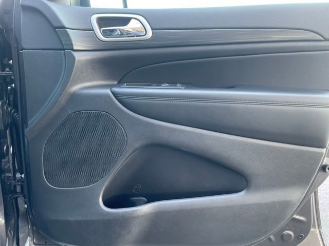 Used 2021 Jeep Grand Cherokee Laredo image 33